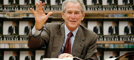 Former President George W. Bush waves while signing copies of his new memoir, 'Decision Points,' 11/09/10. (photo: Tom Pennington/Getty Images)
